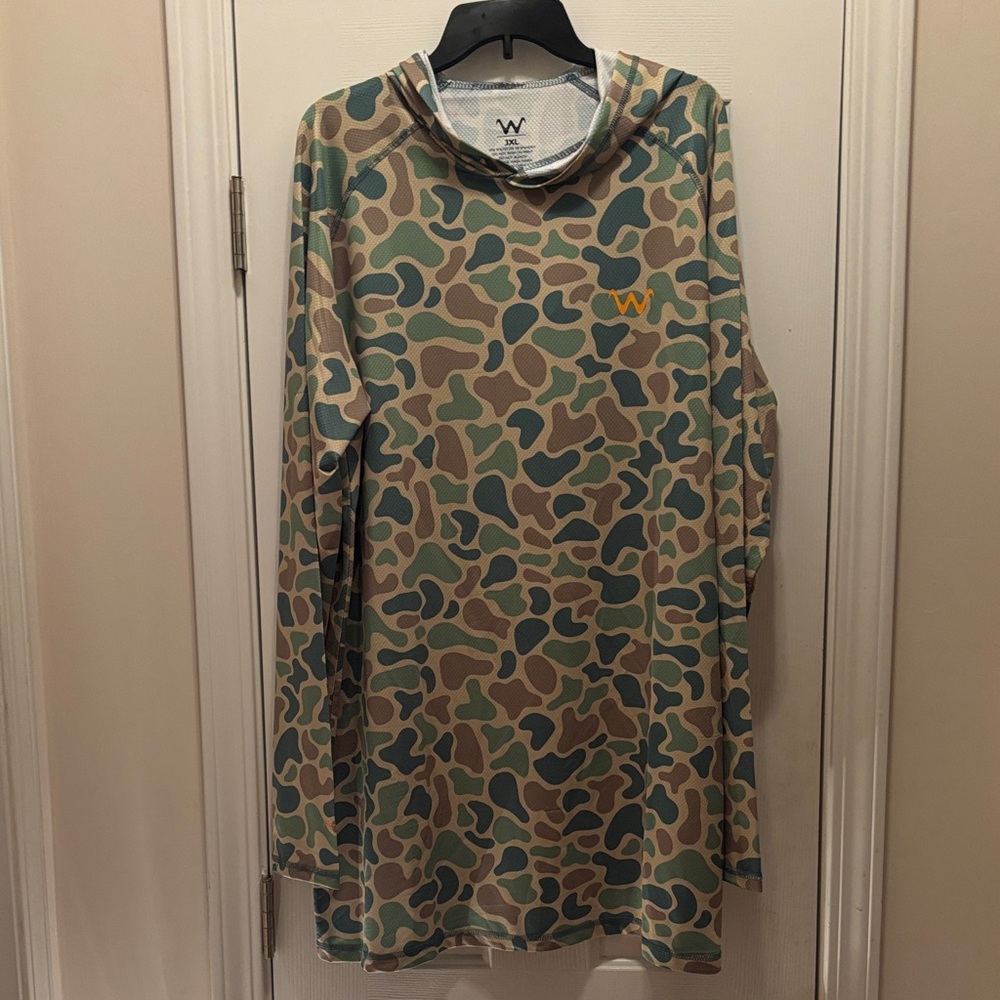 NWOT Fishlite Hooded Sun Shirt